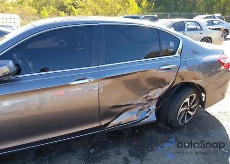 2017 Honda Accord Ex z USA, uszkodzony, nr VIN 1HGCR2F72HA105522